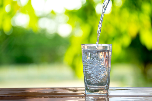 statefarmsedona's tweet image. The weather is starting to heat up, so make sure you are staying hydrated! You should drink at least 12-16 cups of water every day. #AgentTip #StayHydrated