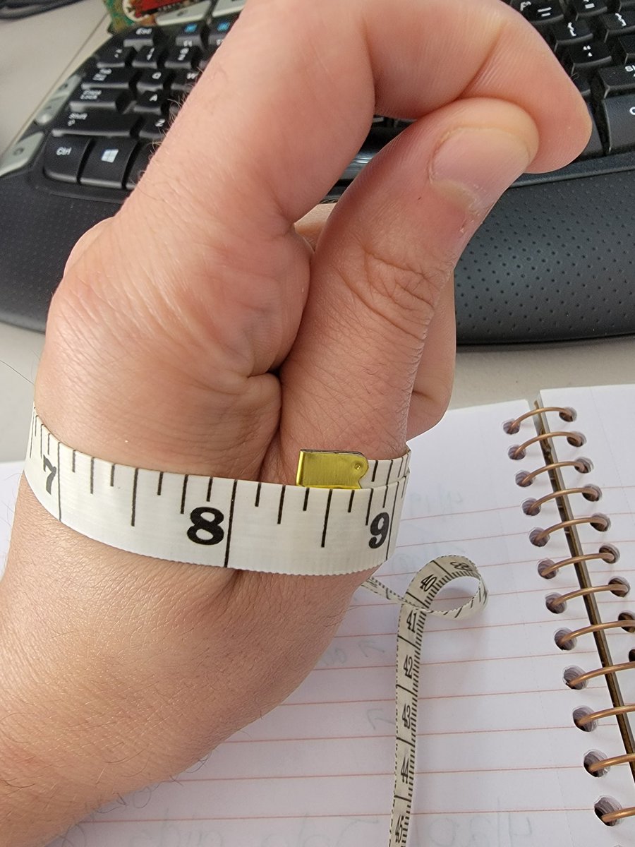 TommyNT9's tweet photo. @FFriendlyGuy1 Fairly small hands here https://t.co/6jJtwBi9kz