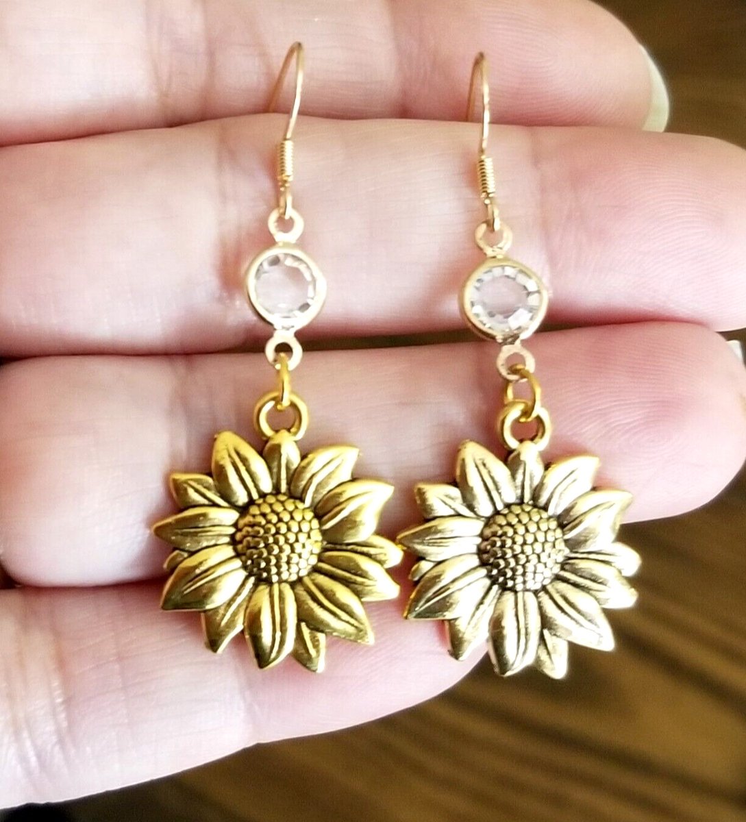 14k Gold Sunflower Earrings Sunflower Jewelry Dangle Sunflowers Mothers Day Gift #springtrends #Mothersday #Mothersdaygifts #Prom #Graduation #graduationgifts 
ebay.com/itm/2758166086… #eBay via @eBay