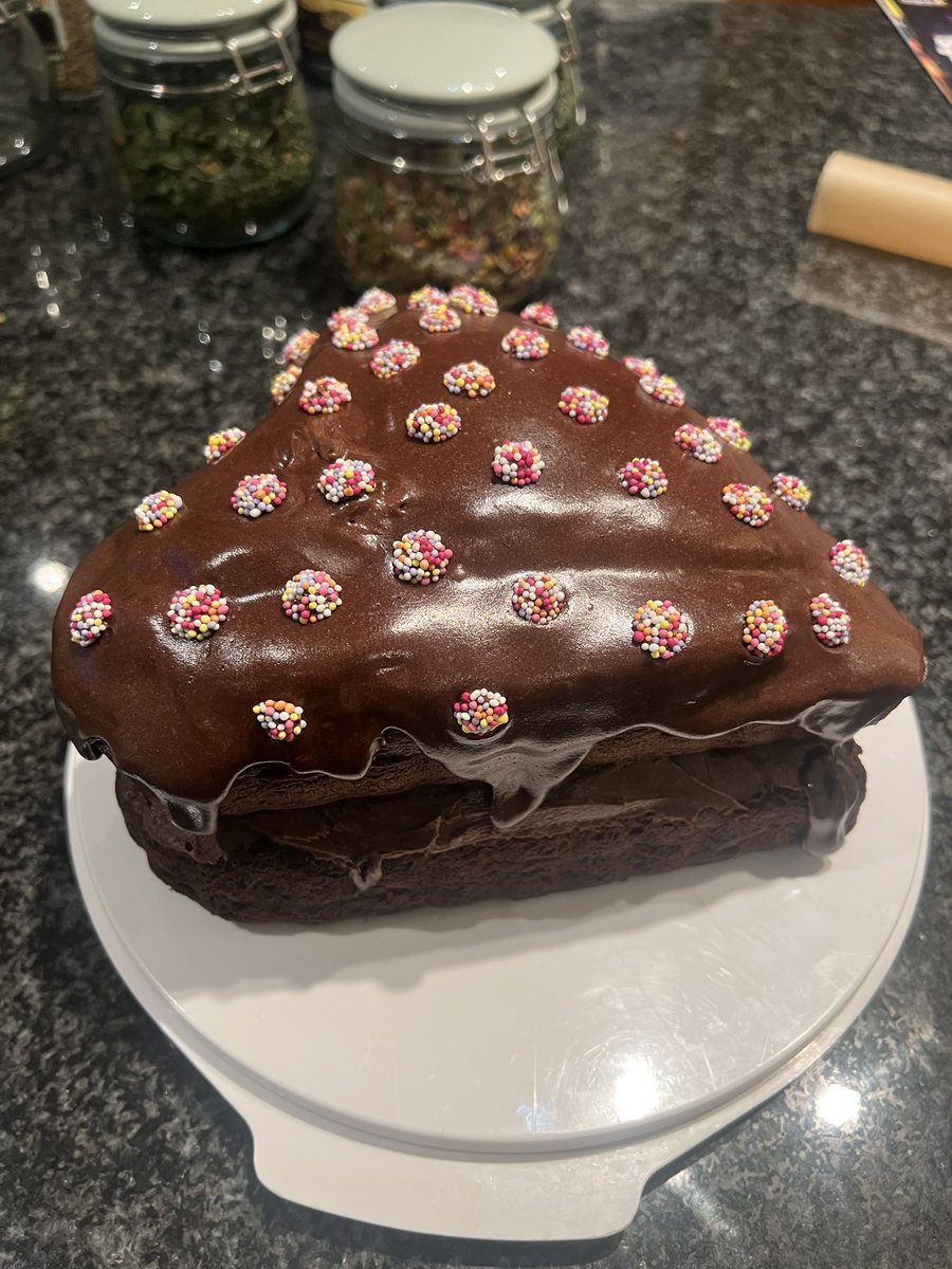 GabrielleNYC's tweet photo. When you feel low on a rainy Monday… bake a Chocolate Chocolate Heart cake… with jazzes on top 😊🧡😉
#CakeIsTheAnswer #GlutenFree https://t.co/0Wf2jL6Fe5