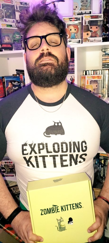 Gracias a @Asmodee_Spain por su confianza y por esta pedazo de edicion del juego Exploding Kittens. Viva los juegos de mesa familia. A la mierda el tik tok 🤪❤️