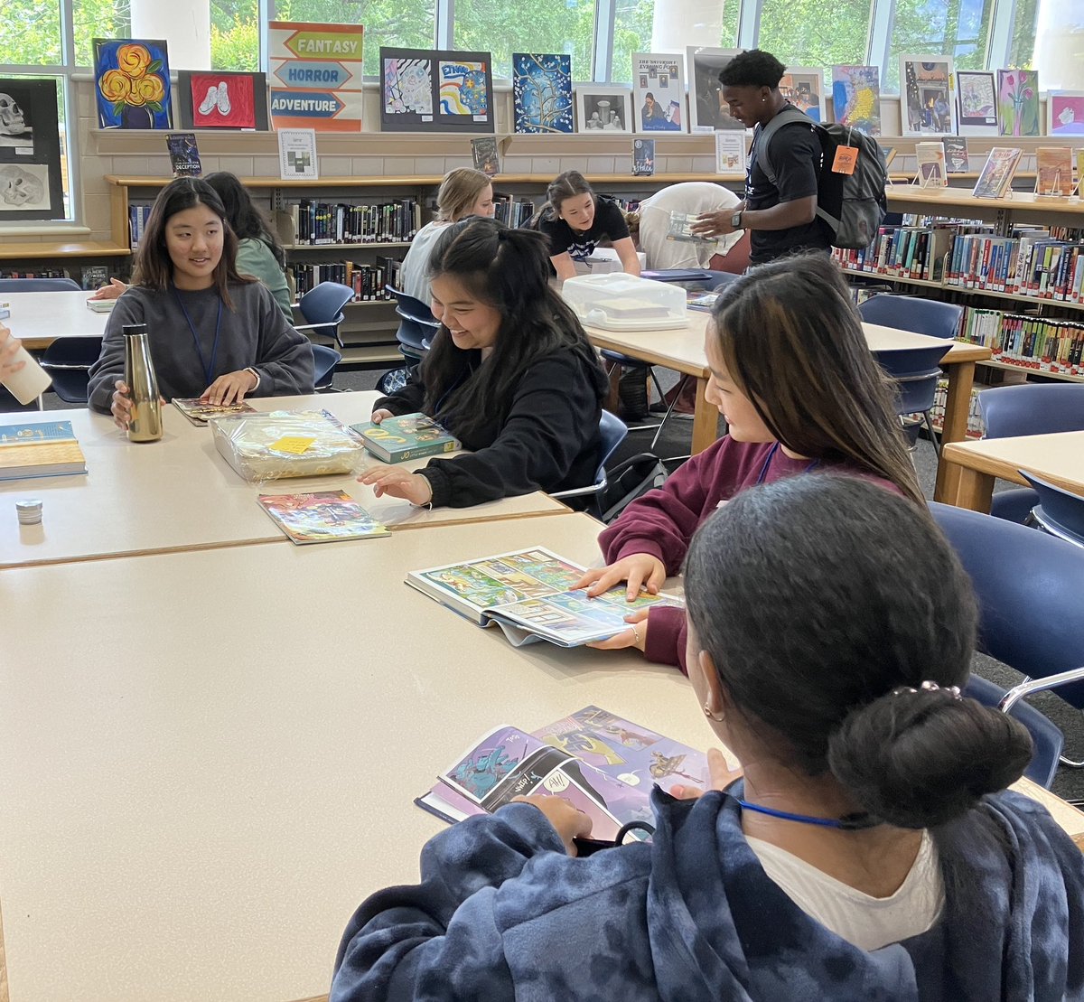 KatieRainer1's tweet image. Day 1 of Alabama School Library Week! My favorite part of librarianship is collaborating with teachers to teach classes. Mrs. A’s Spanish 2 students came to look at comic/graphic elements and use @BookCreatorApp to write short stories in Spanish #aslw23 #ALLibraries
