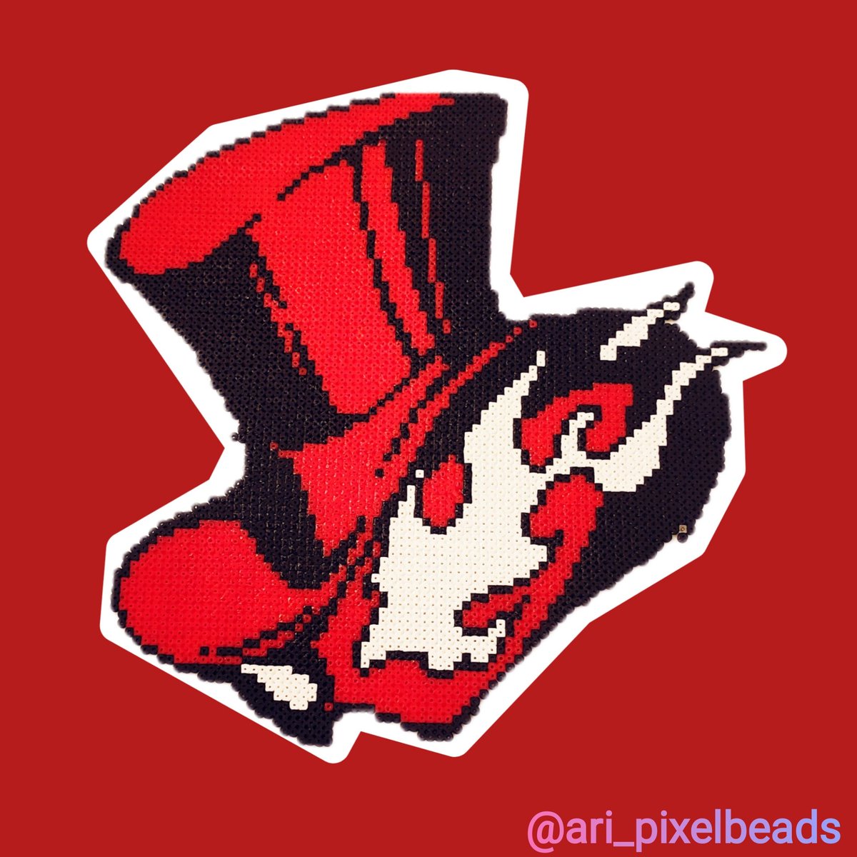 AriPixelBeads's tweet photo. Logo de los Ladrones Fantasma de Persona 5 hecho en Hama beads mini. En homenaje a @EvilAFM por pasárselo (y hacer que me vicie también 🤣)
#Persona5 #Persona5Royal #hamabeads #pixelart https://t.co/C25CTPIugZ