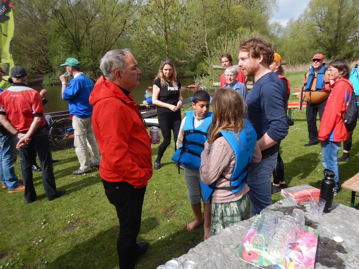 WvdWulp's tweet photo. Enthousiaste ontvangst voor @NazmiTurkkol  bij @natuurkamer. https://t.co/FJchyOAS01