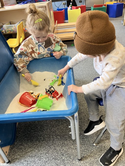 NSSD112's tweet photo. Messy classes are the best! Green Bay School students enjoyed time with friends at the sand table and playing with shaving cream. Love it, @MrsVesaM! #112Leads https://t.co/A7oMgXHfIF