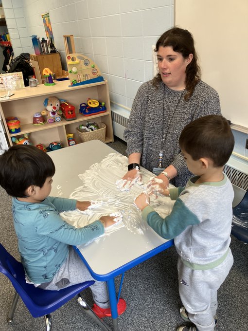 NSSD112's tweet photo. Messy classes are the best! Green Bay School students enjoyed time with friends at the sand table and playing with shaving cream. Love it, @MrsVesaM! #112Leads https://t.co/A7oMgXHfIF