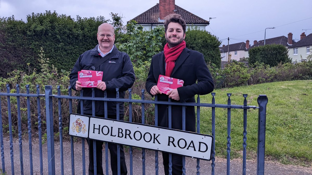 Out and about in Gainsborough this evening with @martinlcook. There was lots of support for a hard-working councillor, with a number of residents grateful for all his help over the years. Let's get Martin re-elected. #Ipswich #labourdoorstep