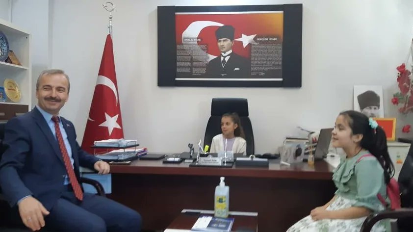caycumailcemem's tweet photo. 23 Nisan Ulusal Egemenlik ve Çocuk Bayramı nedeni ile Velioğlu İlkokulu öğrencileri  İlçe Millî Eğitim Müdürlüğünü ziyarette bulundular. 
👇
https://t.co/UcsZ9FwPjF
@ZonguldakMEM
@zuleyhaaldogan
@ismailbas67 https://t.co/q0UCvv2S9c