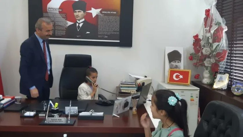caycumailcemem's tweet photo. 23 Nisan Ulusal Egemenlik ve Çocuk Bayramı nedeni ile Velioğlu İlkokulu öğrencileri  İlçe Millî Eğitim Müdürlüğünü ziyarette bulundular. 
👇
https://t.co/UcsZ9FwPjF
@ZonguldakMEM
@zuleyhaaldogan
@ismailbas67 https://t.co/q0UCvv2S9c
