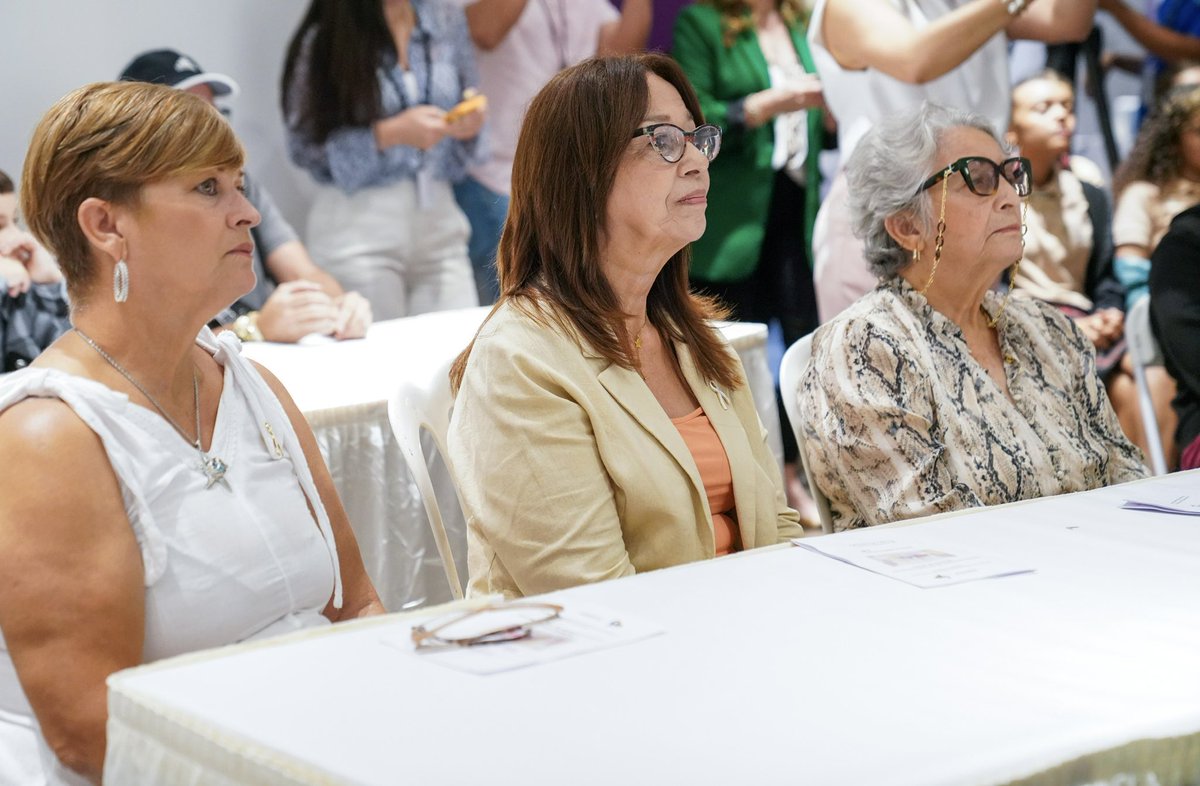 PierluisiCary's tweet image. .@GovPierluisi y @Justicia_PR están realizando el expo “Voces de Sobrevivientes” donde podrán recibir orientación sobre todos los servicios disponibles aprovechando al máximo charlas, talleres y la ayuda de profesionales que se han dado cita para atenderles. (2/2)