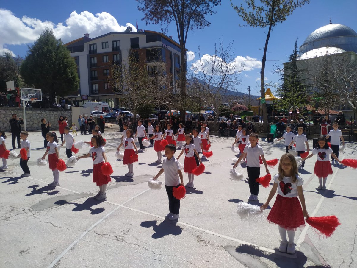 🇹🇷 23 NİSAN ULUSAL EGEMENLİK ve ÇOCUK BAYRAMIMIZ KUTLU OLSUN 🇹🇷
 23 Nisan Ulusal Egemenlik ve Çocuk Bayramının 103. Yıl dönümü  ilçemizde coşkuyla kutlandı.