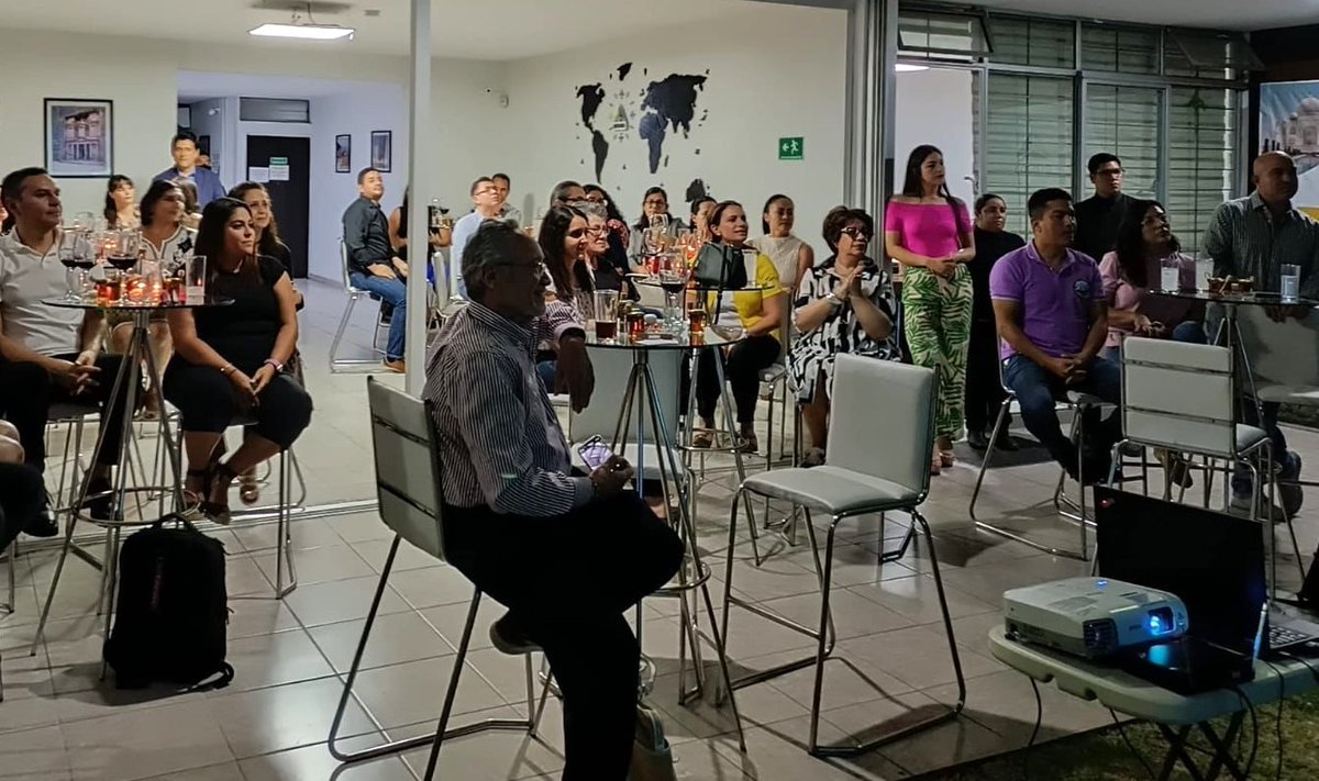 Nos fuimos de capacitación a Guadalajara. <a href="/HelloBC/">Super, Natural British Columbia</a> , Via Rail y Prisma Operadora estuvimos capacitando a agentes de viaje debido al potencial que tiene el mercado de la zona centro del país para este maravilloso destino Canadiense. Gracias por recibirnos.  
#Turismo