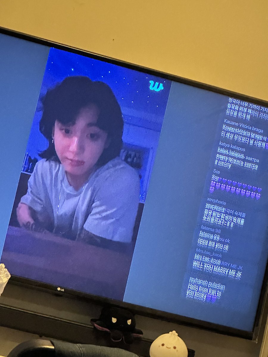 My_Yoonieverse7's tweet photo. Multitasking 🫡 #StreamDDAY https://t.co/DbwZSzXFwf