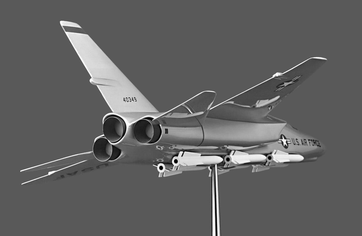 LaRoccaMax's tweet photo. The North American NR-349 was a proposed interceptor developed for the USAF as replacement of the F-106. It was based on the bomber A-5 Vigilante. The cylindrical bomb bay of the A-5 was replaced by a third J-79 engine. Armament: 6 x AIM54 Phoenix
(P wikicommon/secretproject com) https://t.co/xRPYjh0Fkq