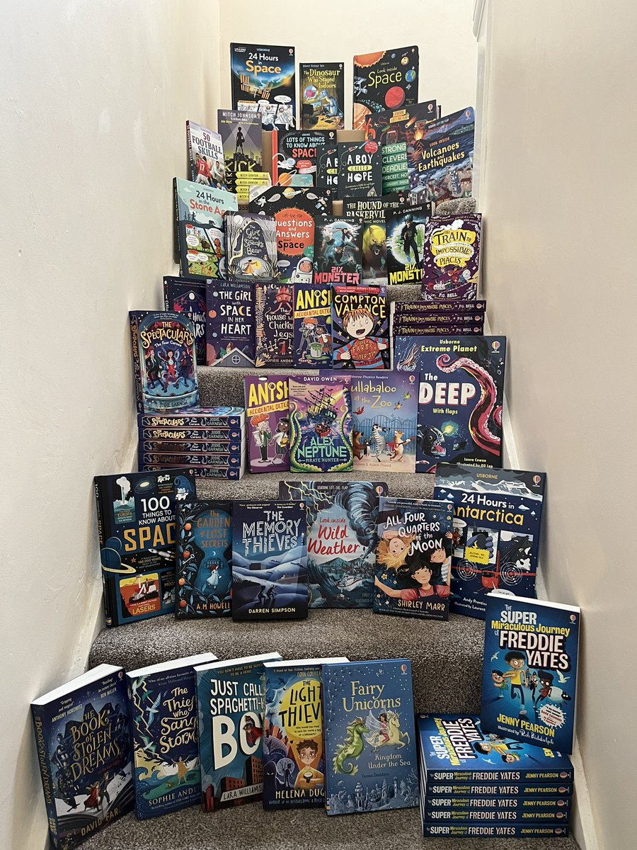Yikes!! Look at this freebie hoard for <a href="/SJBsolihull/">St John the Baptist</a> after an amazing sponsored read and book fair event!! Well done all! The vending Machine is going to be overflowing!!