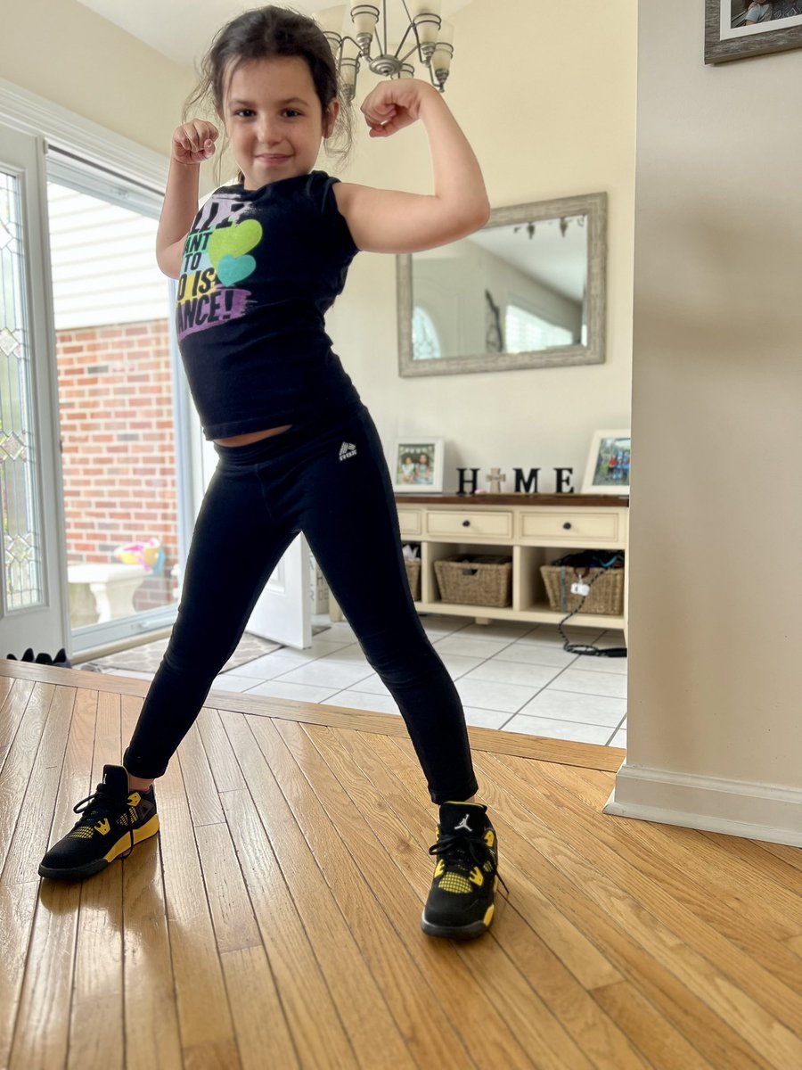 Pitch_Black_X's tweet photo. Baby girls first pair of 4’s 🤙🏽
#jordan4 #kotd #nike #jordan4thunder
#wearyourshoes https://t.co/UfjQjpMTp5