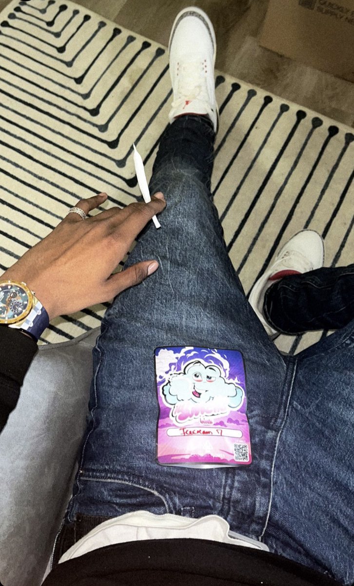 it_Smellz's tweet photo. What y’all smoking on today? 💨 https://t.co/IGzv432UyV