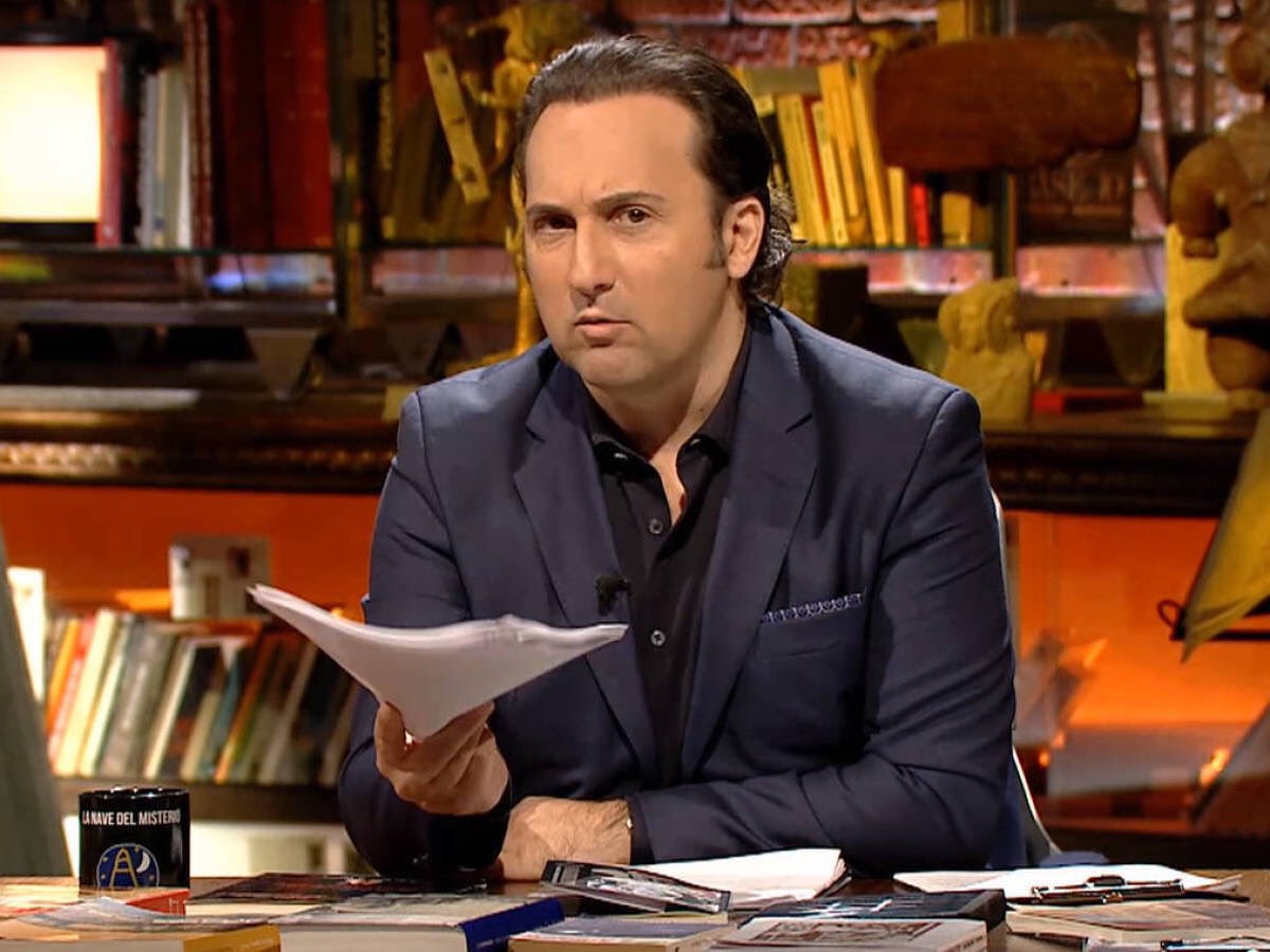 Hoy analizaremos el extraño caso de  #Masterchef que adoptó un nuevo formato para acabar más temprano y sin embargo acaba cada día más tarde.