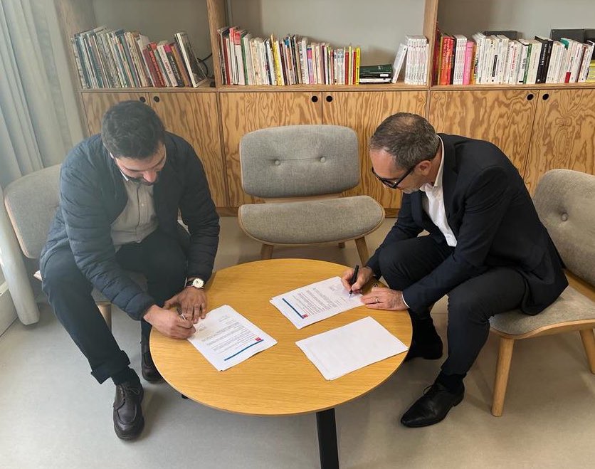 Après une fin de semaine intense @laMednum, nous sommes très fiers de débuter celle ci par une bonne nouvelle : la signature d’un partenariat renforcé pour l’Observatoire 2023 avec <a href="/BanqueDesTerr/">Banque des Territoires</a> ! Un grand merci pour la confiance accordée sur ce beau projet!