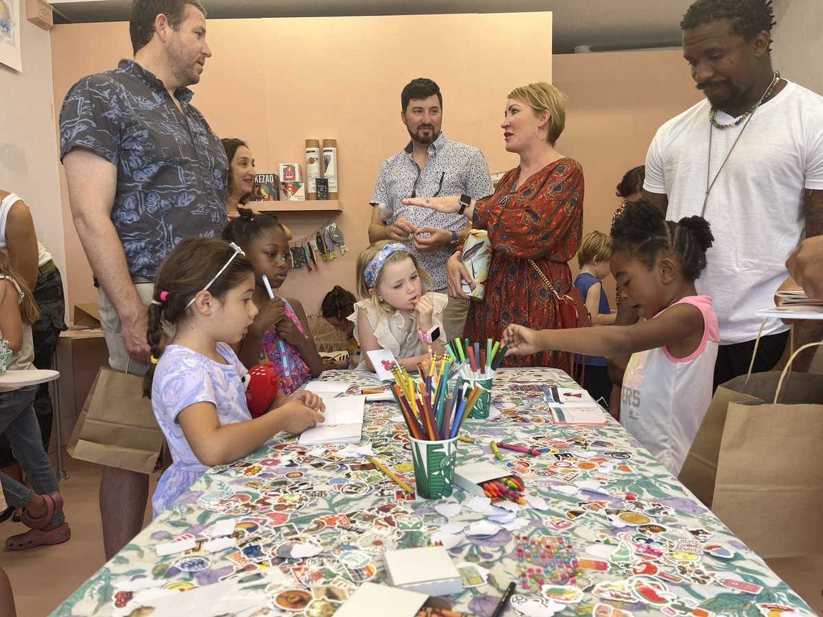 What a fantastic morning @rabbitrabbitsrq yesterday!
 
Book making with @caelumsculptoris
 
Spoken word poetry with <a href="/whitthepoet/">whitney mays</a>
 
Fun for the whole family!
 
#RemakeDays 
#SuncoastRemakeDays 
@remakelearningdays <a href="/SuncoastCGLR/">Suncoast GL Reading</a> <a href="/ThePattersonFdn/">The Patterson Foundation</a>