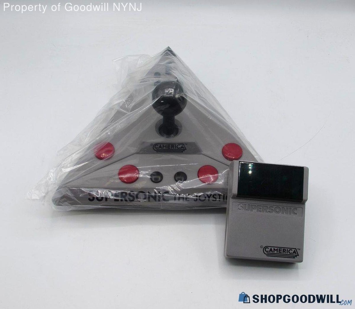 GoodwillGoblin's tweet photo. a complete-in-box "SUPERSONIC THE JOYSTICK" by Camerica has appeared on ShopGoodwill. Despite the name, this NES controller transmitted inputs via infrared like most other wireless controllers of the time. https://t.co/bwB15AVMnc