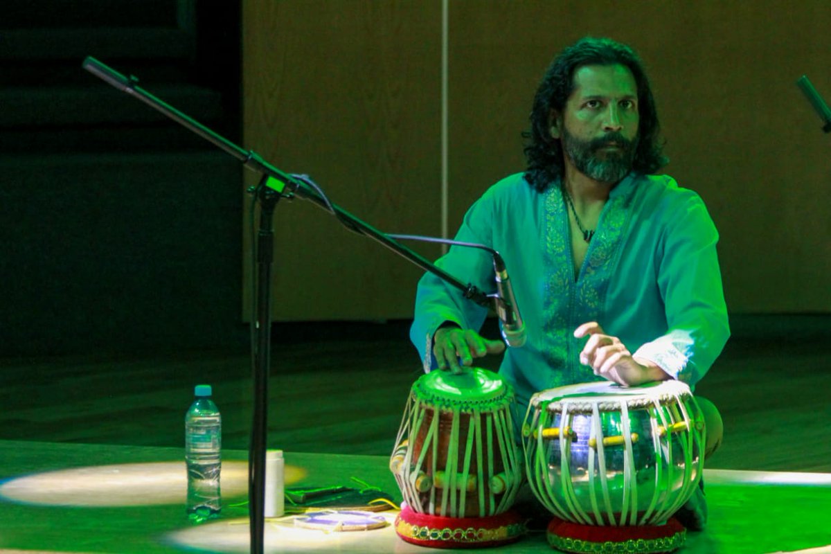 UAEH_OFICIAL's tweet photo. Donde nuestro país invitado de honor presentó una fusión entre música clásica occidental y clásica de India, mostrando tintes y emociones de ragas de la mañana. 🇮🇳
@IndEmbMexico
@finimx
#FINIXII #FINI2023 #UAEH https://t.co/zMISKJgjKz