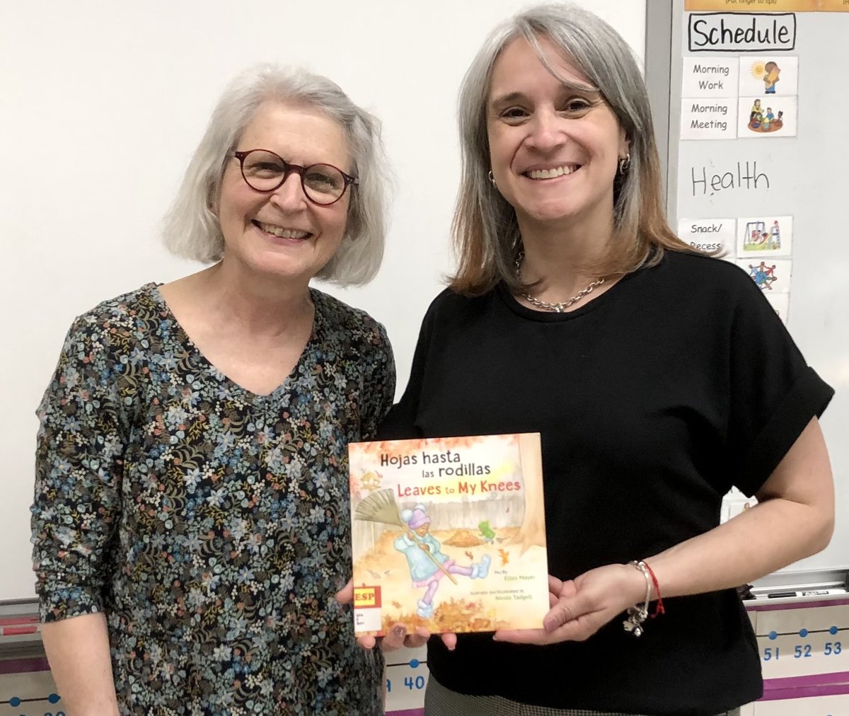 So much fun doing a bilingual Spanish/English reading of my LEAVES TO MY KNEES with principal Glenda Soto at the Somerville Public Schools Argenziano School Family Literacy Night! 📔🎉
#bilingualbooksforkids #picturebook #earlymath #earlylearning #kidlit #earlyliteracy