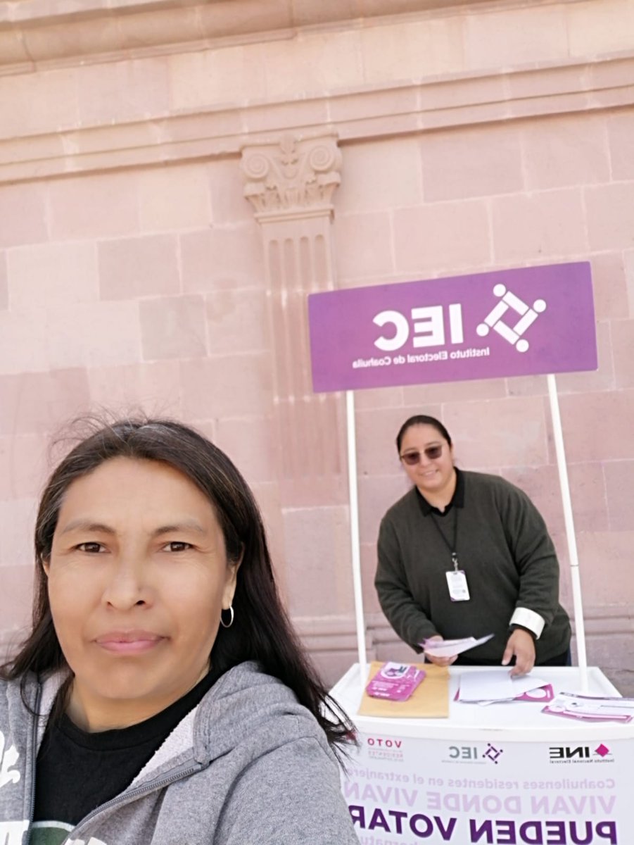 CD13_Coah's tweet photo. #IECInforma
Nuestra consejera @Jake02Ceci y nuestra #EnlaceDistrital promocionan la plataforma “Candidatas y Candidatos, #Conóceles”, en la #PlazaNvaTlaxcala  entre la ciudadanía de #Saltillo. @MariSaucedo19 @letybravoo @rodrigo_0378 @Jorge_dlp @Jake02Ceci @ileann77 https://t.co/4lvjABFpbK