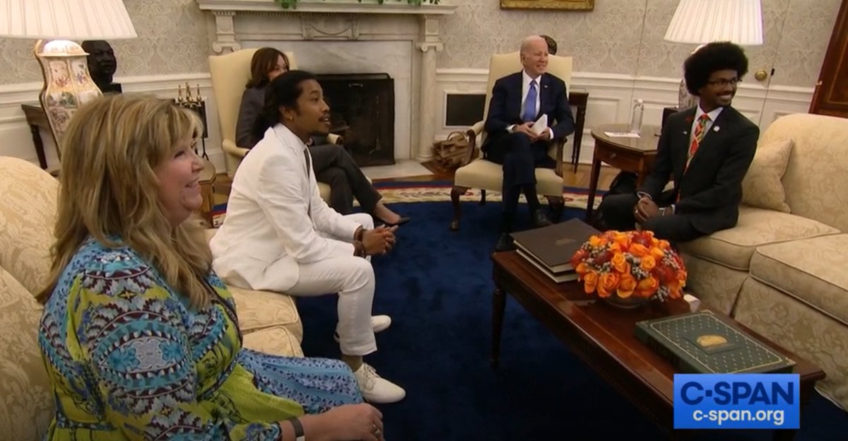What a photo. Justin Jones, Justin Pearson, &amp; Gloria Johnson are meeting with President Biden &amp; Vice President Harris right now. Republicans tried silencing them, but they now have a national platform &amp; are at the White House. This is what happens when you mess with young people.