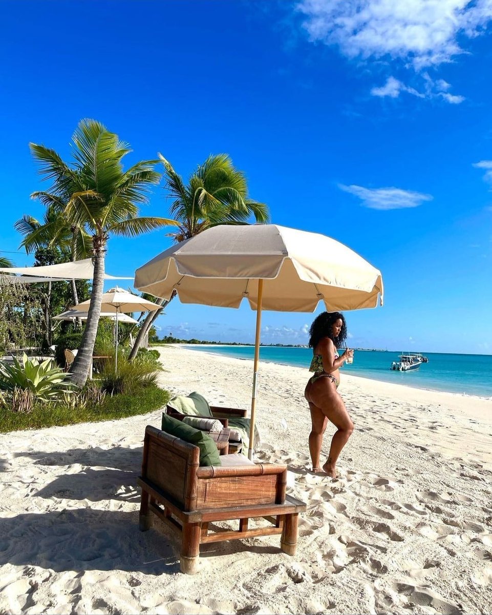 This is paradise!  ☀️🌊🏝️

📸 missCKN

#SeeYouSoon 
#MondayBlues 
#MondayMood 
#MondayMotivation 
#ExplorePage 
#SunSeaSafe 
#AntiguaBarbuda 
#YourSpaceInTheSun 
#YourOwnSpace 
#LoveAntiguaBarbuda