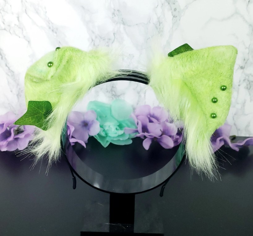 Transform into a woodland creature with these stunning green nature-themed cosplay ears! 🍃🌿🍂 Perfect for any fantasy cosplay or nature lover. #cosplayears #greennaturetheme #cosplaylife #woodlandcreature #naturelover #petplaygear  #cosplayaccessories #ddlgpet