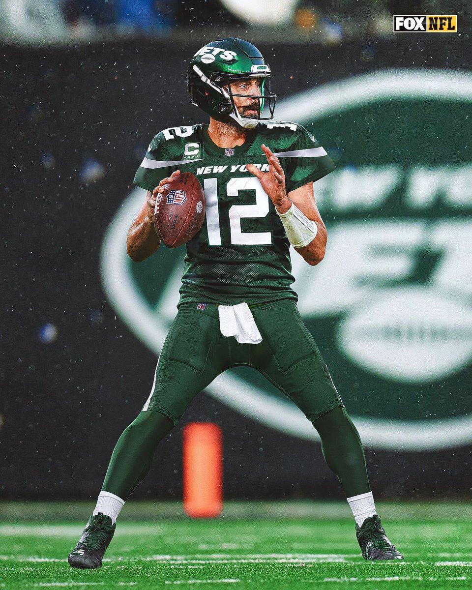 SharpFootball's tweet image. how many wins for the Jets?

QB Aaron Rodgers
WR Garrett Wilson
WR Allen Lazard
WR Mecole Hardman
WR Corey Davis
TE Tyler Conklin
TE C.J. Uzomah
RB Breece Hall
RB Michael Carter
pick No. 15 overall