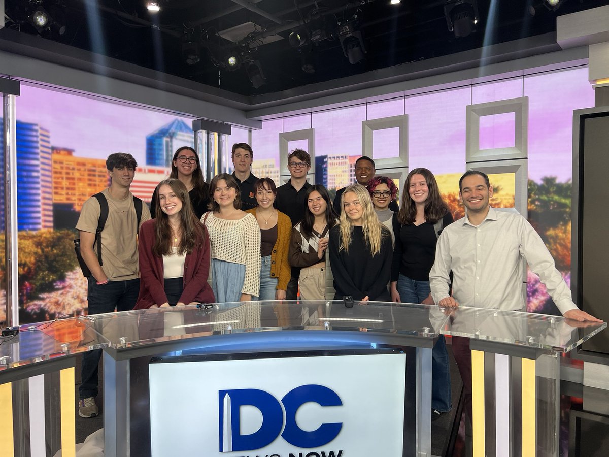 AlexFlumTV's tweet photo. Loved having my @merrillcollege #J262F class for this semester at our @DCNewsNow station and studios for a visit this afternoon.
Thank you to everyone at my station for welcoming them and sharing great advice and insights! https://t.co/LLHxEGhlXk