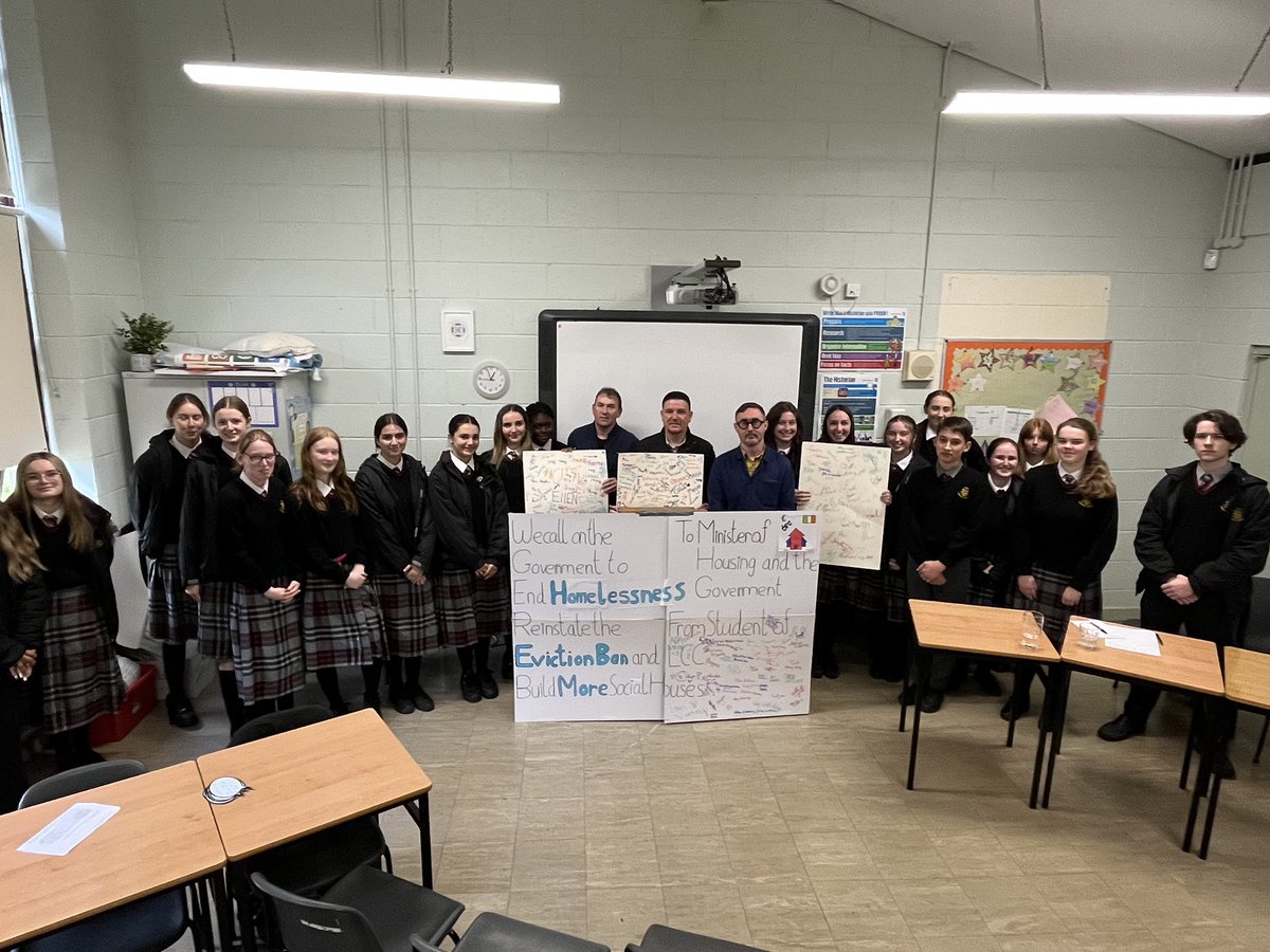 StudentsOfLCC's tweet photo. Members of @Lucancc1 amnesty group met with @EOBroin @Ginosocialist @Wardy1916 today to discuss the #homelesscrisis. We presented a petition to them calling on @LeoVaradkar  @DarraghOBrienTD to reinstate the eviction ban and build more houses. https://t.co/3SNdm7P27R