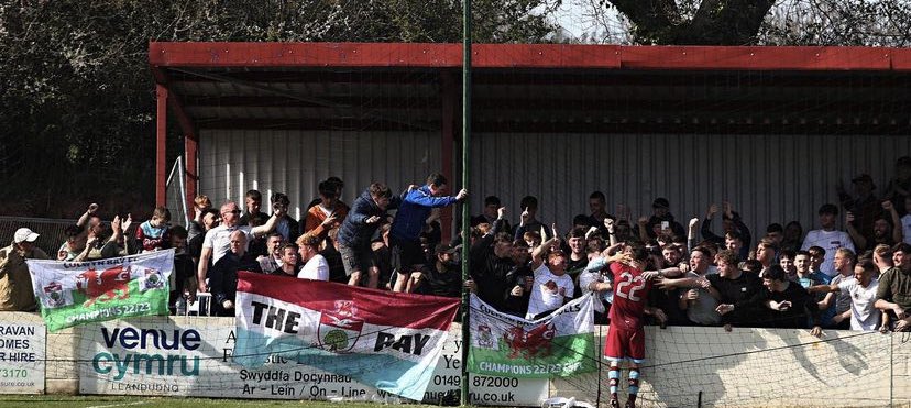 TomCreamer9's tweet photo. Couldn’t of asked for a better season than that, league and cup double!! Up the Bay!!🏆🏆 Seagulls🕊🕺🏻 https://t.co/EJQySkoCWs