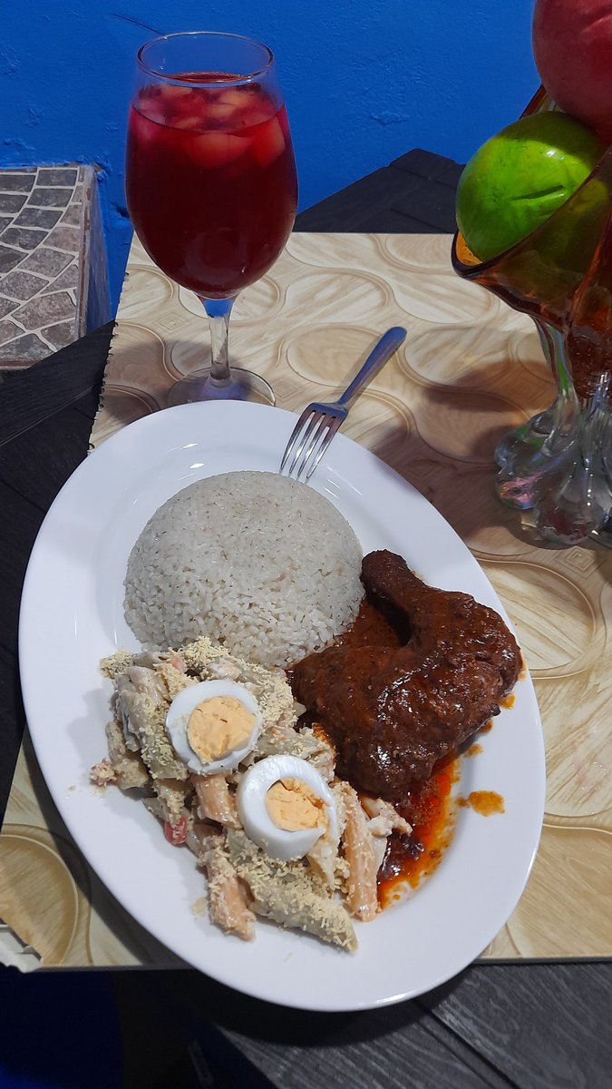 😉😍así fue mi lunes arroz 🍚con coco🥥 blanco ensalada de coditos largos 🍲y muslo🍗🍗 encuentro guisado y chicha de tuti fruti🍉🍍🍓🍒🍐🍎🍏🫒olvide mis tajadas 🍌mori😭.......SOPORTEN Y ATAKENSE LAZY🤣😉😈