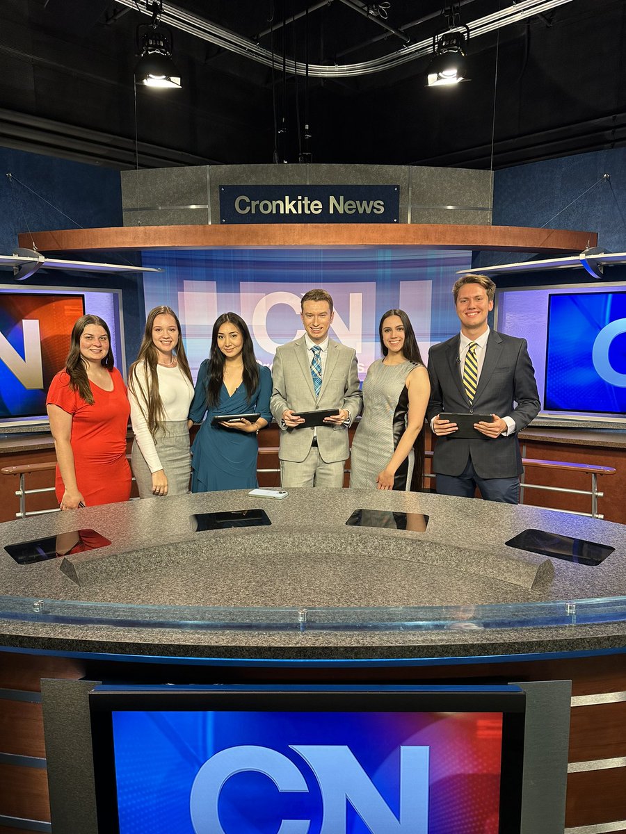 JordanLavezzari's tweet photo. It was my last day weather anchoring for @cronkitenews which has been such a delight! Make sure to watch the newscast once it’s out to see all of our segments 🌥️ https://t.co/aImyDhQ1Ke