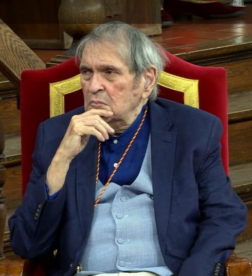 Justicia Poética es también la sobriedad espléndida, la magnificencia sin escándalo, la amorosa precisión  y la honestidad a toda prueba en un mismo acto en que, inesperadamente, derrota y vencimiento, bien y mal, lucidez e insensatez, de pronto se reordenan. Arriba Cadenas!