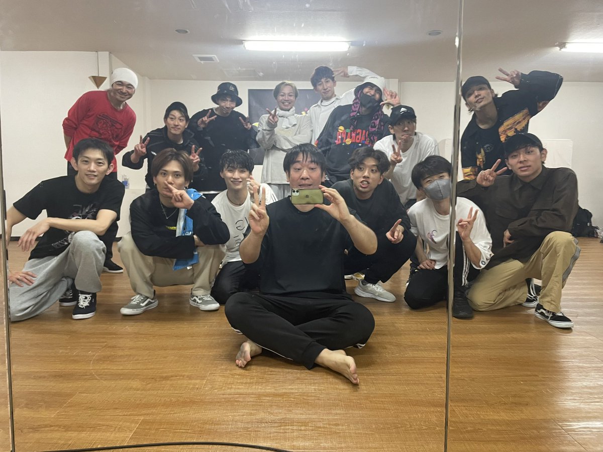 1011Kitamitsu's tweet photo. 明日になりました
キタミツフィーバー！
キタミツ初のマチャキ、マニー、大地
も馴染んでます🤗
明日当日券も出しますので
お時間空いた方観に来て頂けたら
これ幸いで御座います！
今日まで先行販売してますので
行けるよーて方是非に！ https://t.co/755OTvvNYm