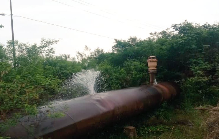 #24Abr/ El pueblo trabajador de Hidrolago reparó 5 fugas en aducción de acero al carbono de 66" tramo (Pueblo Viejo - Cabimas) Sc. La Alfarería del Mcpio Lagunillas #Zulia para recuperar 250lps en favor de 823mil habitantes de Cabimas, Lagunillas y Sta. Rita.

#ALBAUnionDeportiva