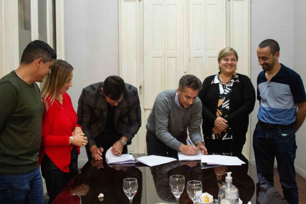 MDSTuc's tweet photo. CONVENIO | Trabajo articulado entre Nación y Provincia para el desarrollo de la primera infancia

Leer la nota completa en 👉https://t.co/NKRDRjr8dV https://t.co/zOAIec2e5C
