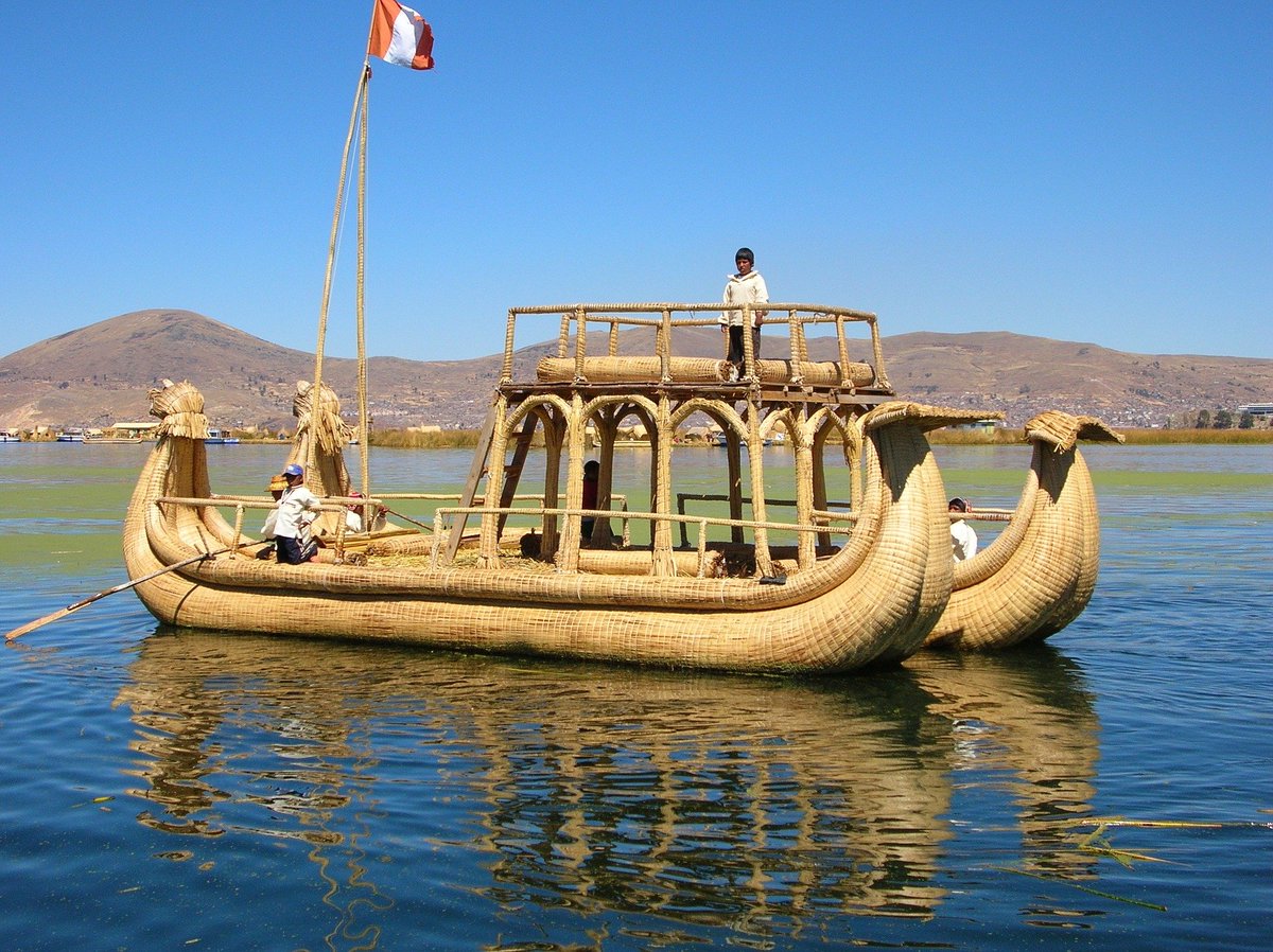 The reeds that grow abundantly in Lake Titicaca are used for their boats, and houses among other things. 
🌐More Info: n9.cl/eznok
#urosfloatingislands #urosislands #uros #urosculture #cuscojourneys #infomachupicchu #discoverperu #CTperu #exploreperu #machupicchu