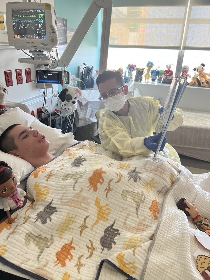 It is an absolute honor to mentor @UCFTeacherEd students, like Carlos, during their @pedsacademy internship at @Nemours Children’s Hospital. Read more: blog.nemours.org/2023/04/pedsac…