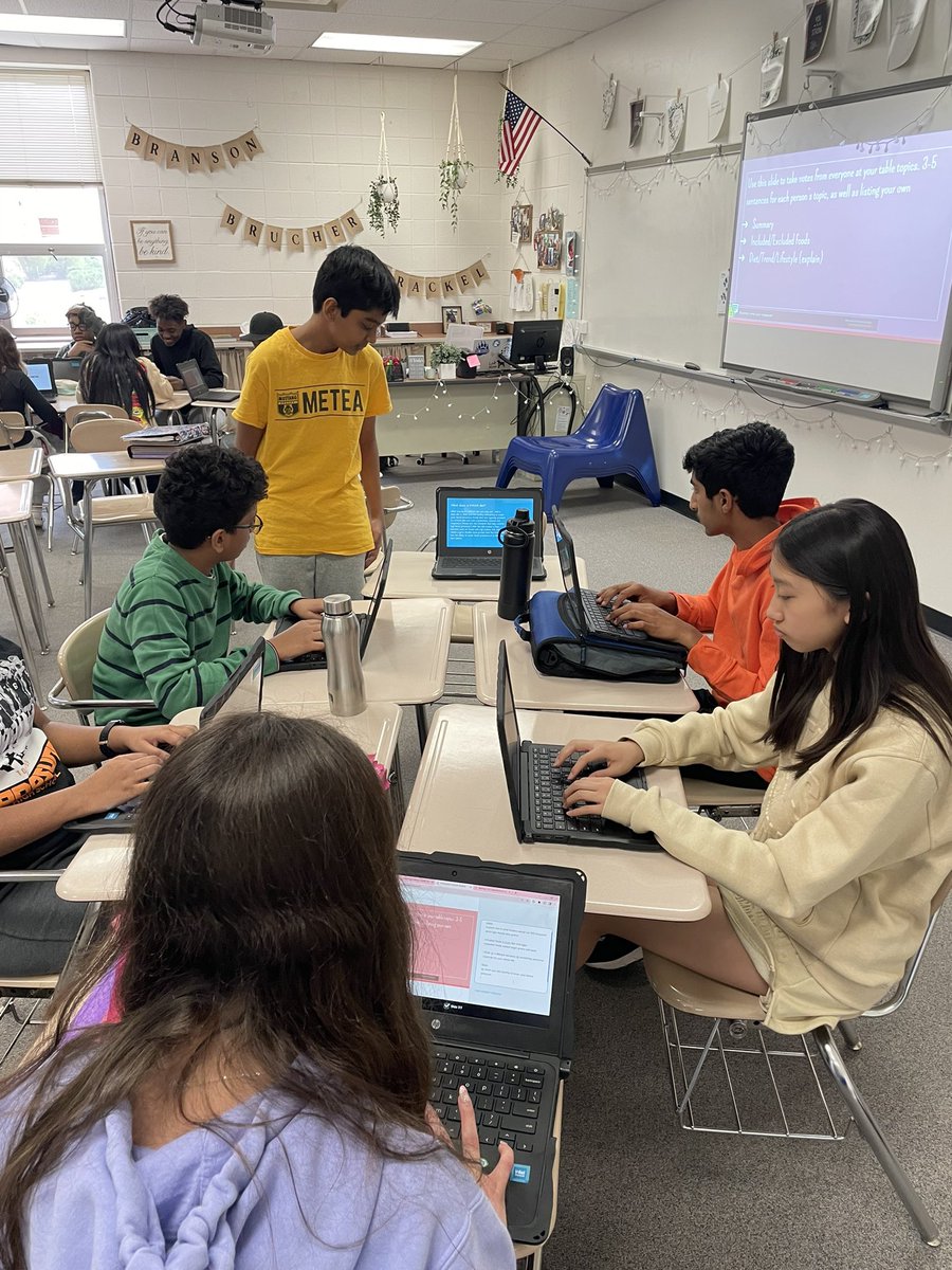 Sarah Brucher tweet media