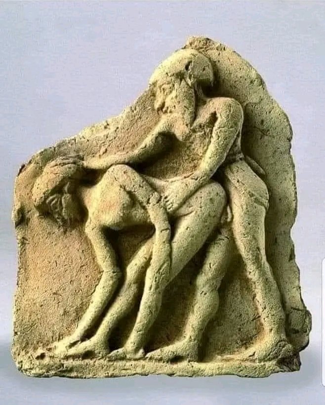 impact_script's tweet photo. Archeological finding - Ancient Sumer 1500 BC
A woman being held from falling into the river while fetching water 😁
Please join our community and stay up-to-date with our latest updates and all exclusive contents! Follow our page and never miss out on the fun. 
.
.
 #GetInformed https://t.co/dUfgEQSvaq
