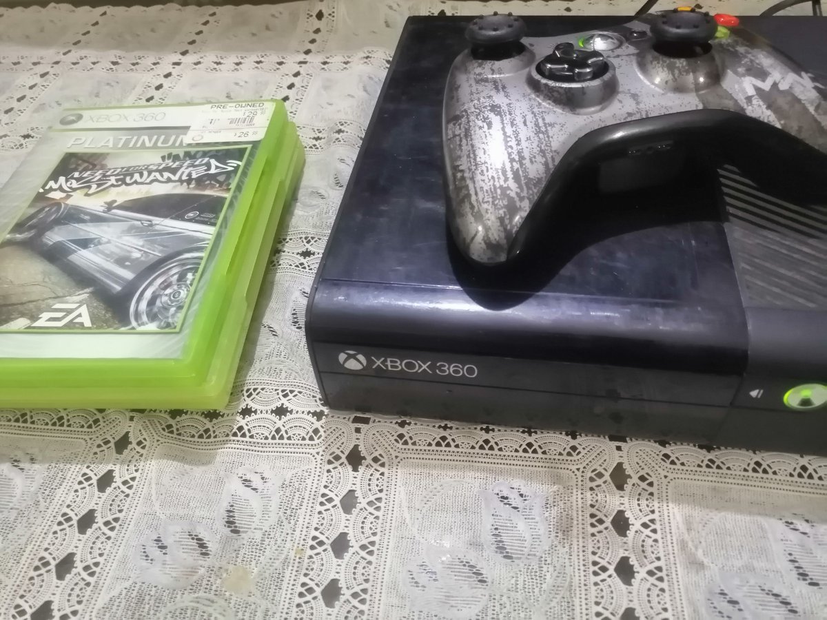 FarmFruits's tweet photo. Bought this baby today and this is the 3rd time,it's been a while since I last played this lovely machine, can't wait to play Dirt2, BLUR, 007, black box nfs's😍🤩 #notbackwardscompatible yet .. the list is long😤, it was the best console that Gen❤️ 360❤️💯✌️ https://t.co/JcJZaGE4uf