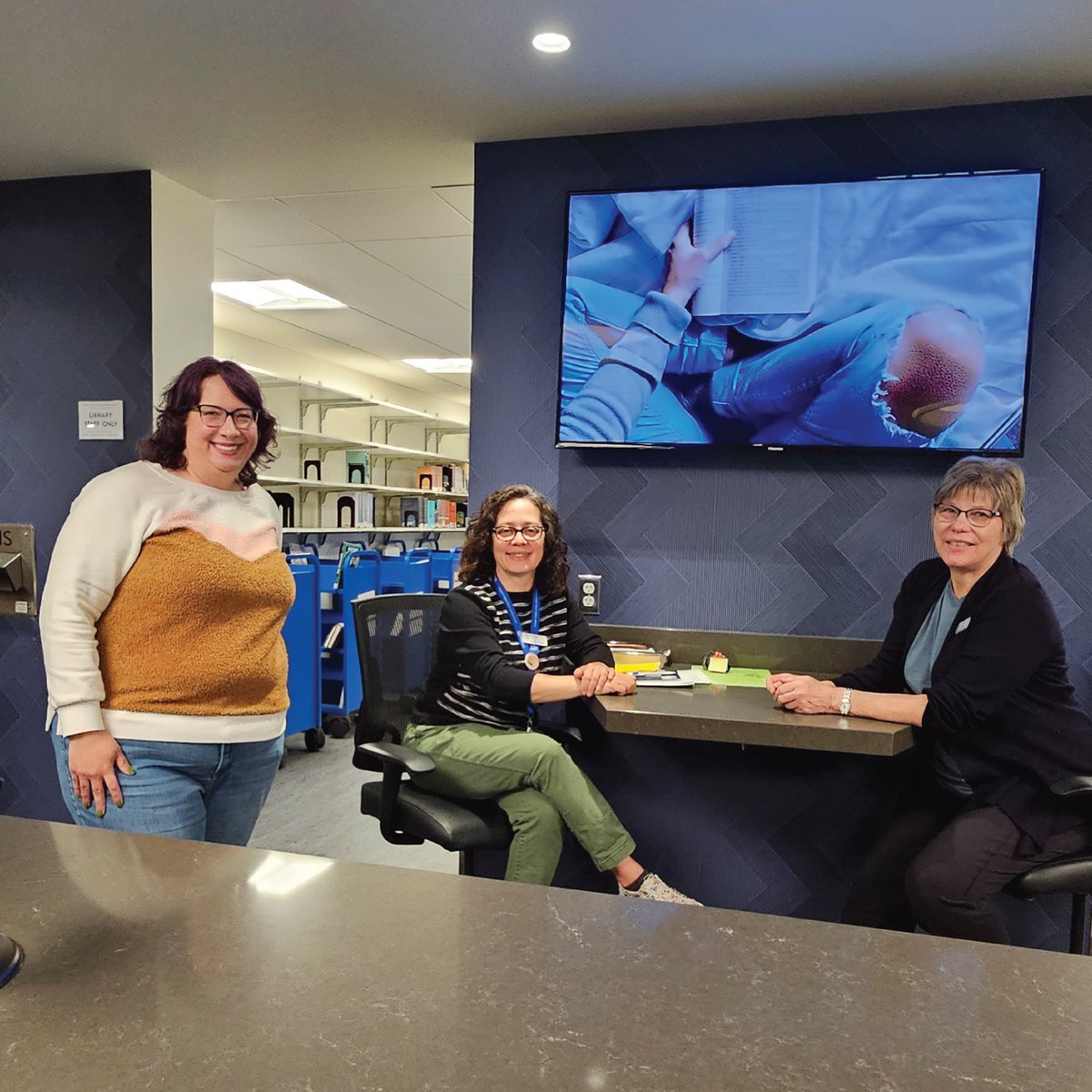PHLibrary's tweet photo. In honor of #nationallibraryweek, we'll be posting photos of our wonderful library and incredible staff members! โค๏ธ๐ช๐ฅ
We are so grateful for all of their hard work. It definitely hasnโt gone unnoticed!
#PHPL #library #libraries #appreciateallofyou #hardwork https://t.co/GOONiPPcFP