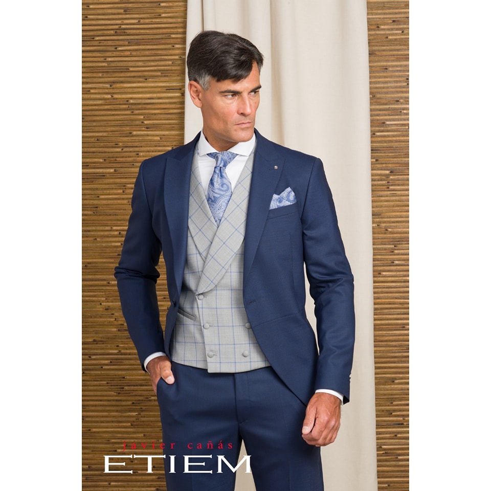 DNovios1's tweet image. Si lo tuyo no son los estampados atrevidos, te traemos la mejor opción para tí, un chaleco en dibujo de cuadros.
#bodas2023 #bodasespaña #bodasvalladolid #bride #chalecos #chaque #esmoquin #trajesdeboda #trajesdeboda #trajesdehombre #trajesdeinvitado #trajeparaboda #trajedenovio