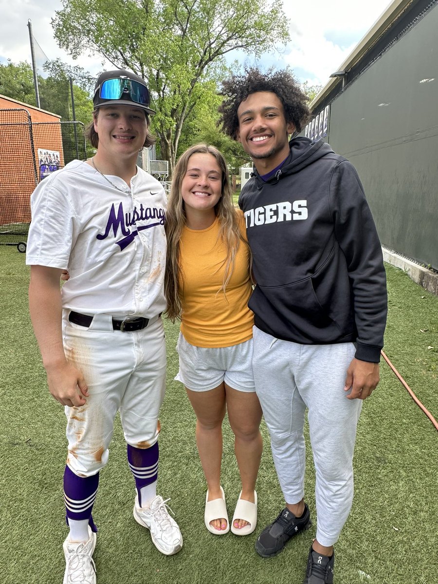 🚨HOME RUN LEADERS🚨 Currently these 3️⃣ sluggers tied at 3 💣💣💣 each. Who will emerge as <a href="/LipscombAcademy/">Lipscomb Academy</a> HOME RUN CHAMP🏅❓

<a href="/hunterhigh5/">Hunter</a> 
<a href="/Chloe_F_Jones/">Chloe Jones</a> 🥎
<a href="/BryantLoving2/">Bryant Loving</a> 

Chloe home today 4:30. Hunt &amp; 🅱️❤️ senior day Tues 4:30. 

<a href="/Cville_Sports/">George Robinson</a> | <a href="/Kreager/">𝑇𝑜𝑚 𝐾𝑟𝑒𝑎𝑔𝑒𝑟</a> | <a href="/Tpalmateer83/">Tyler Palmateer</a>