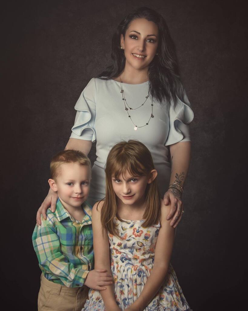 wickedepiction's tweet photo. More painter portraits from the studio! The lovely Gina and her kiddos came in for a legacy portrait mothers day session and they nailed it!! 
#wickeddepictionphotography #fantasyportraits #portraitphotographer #legacyportraits #uxbridgephotographer https://t.co/8OxXN0Eshe https://t.co/W2dTX6Lcgm